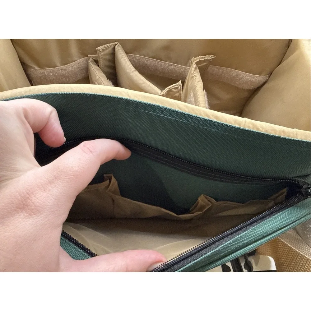 Quantaray Large Camera Bag Multi-Pockets, Dividers, Shoulder Strap Near Mint